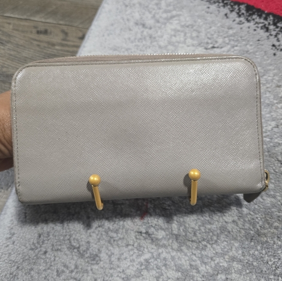 Prada Saffiano Zip-Round Wallet - Picture 3 of 9